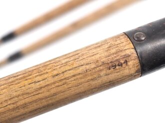 Zeltstock 01 Wehrmacht, Zubehör für die Zeltbahn 31, gehört in den Zubehörbeutel. Drei Stück in sehr gutem Zustand, ein Stück gestempelt 1941