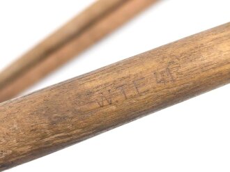 Zeltstock 01 Wehrmacht, Zubehör für die Zeltbahn 31, gehört in den Zubehörbeutel. Drei Stück in sehr gutem Zustand, ein Stück gestempelt 1941