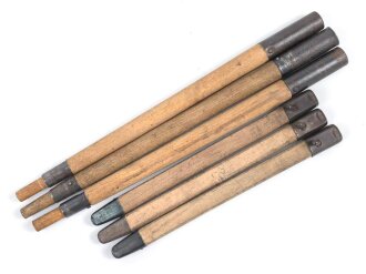 Zeltstock 01 Wehrmacht, Zubehör für die Zeltbahn 31, gehört in den Zubehörbeutel. Drei Stück in sehr gutem Zustand, zwei Stück gestempelt 1943, dazu drei Stück Zeltplock 29