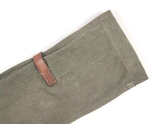 Zeltzubehörbeutel Wehrmacht, ungebrauchtes Stück, die Lederriemen angetrocknet, einer davon defekt