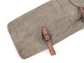 Zeltzubehörbeutel aus grauem Drillichmaterial, getragenes Stück