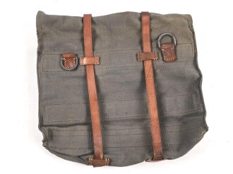 Wehrmacht, Tasche für Signaltuch und Pflöcke zur Befestigung. Ungebraucht, datiert 1941. Der runde "WaA" Stempel ist sicherlich neuzeitlich