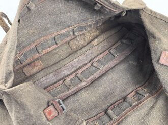 Wehrmacht, Tasche für Signaltuch und Pflöcke zur Befestigung. Gebraucht, datiert 1940, ungereinigt