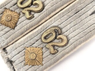 Heer, Paar Schulterstücke für einen Oberleutnant im Infanterie Regiment 62