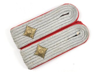 Heer, Paar Schulterstücke für einen Oberleutnant der Artillerie