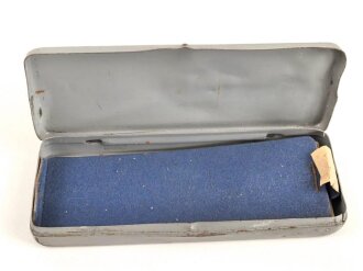 Dienstbrille eines Schützen im Infanterie Regiment 78. Getragenes Stück, die Hülle verbeult