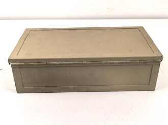 Kraftfahrzeug Verbandkasten Wehrmacht. das Inhaltsverzeichnis datiert 1937, neuzeitlich überlackiertes Stück