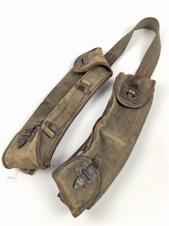 Reichswehr und frühe Wehrmacht, Satz MG13 Magazintaschen mit Trageriemen. Stark getragen, ein Verschlussriemen fehlt