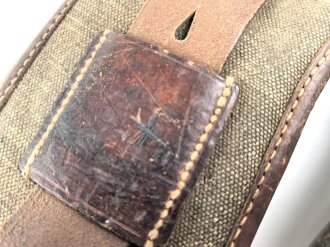 Reichswehr und frühe Wehrmacht, Satz MG13 Magazintaschen mit Trageriemen. Stark getragen, ein Verschlussriemen fehlt