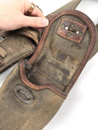 Reichswehr und frühe Wehrmacht, Satz MG13 Magazintaschen mit Trageriemen. Stark getragen, ein Verschlussriemen fehlt