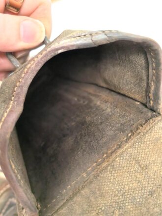 Reichswehr und frühe Wehrmacht, Satz MG13 Magazintaschen mit Trageriemen. Stark getragen, ein Verschlussriemen fehlt