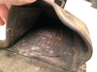 Reichswehr und frühe Wehrmacht, Satz MG13 Magazintaschen mit Trageriemen. Stark getragen, ein Verschlussriemen fehlt