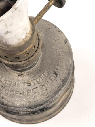 Dochtlampe zur Sammleranwärmung für Wehrmachtsfahrzeuge, ungereinigtes Stück, Originallack, datiert 1942