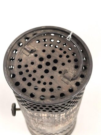 Dochtlampe zur Sammleranwärmung für Wehrmachtsfahrzeuge, ungereinigtes Stück, Originallack, datiert 1942