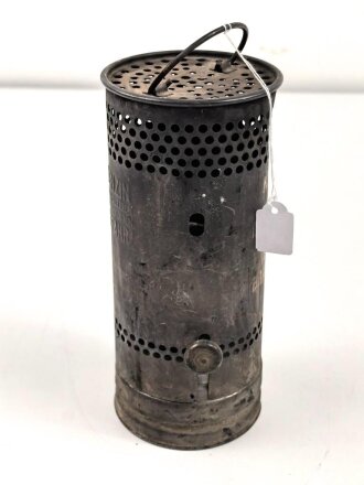 Dochtlampe zur Sammleranwärmung für Wehrmachtsfahrzeuge, ungereinigtes Stück, Originallack, datiert 1942
