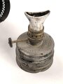 Dochtlampe zur Sammleranwärmung für Wehrmachtsfahrzeuge, ungereinigtes Stück, Originallack, datiert 1942
