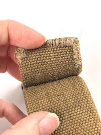 Koppelriemen in Tropenausführung Wehrmacht. Getragenes Stück, datiert 1942, Gesamtlänge 106cm