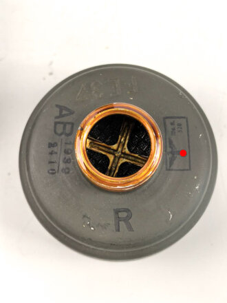 Gasmaske Wehrmacht in Bereitschaftsbüchse Modell 1938 datiert 1940. Das Maskengummi weich