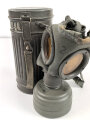 Gasmaske Wehrmacht in Bereitschaftsbüchse Modell 1930 datiert 1937. Maske und Filter in nahezu neuwertigem Zustand