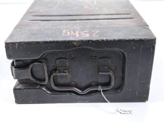 Transportkasten für zwei 20mm Flak Magazine der Wehrmacht. Originallack