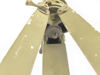 "Gestell 31"Scherenfernrohr Dreibein Wehrmacht, Ungewöhnlicher, aufgeschraubter Zapfen , vermutlich neuzeitlliche Modifikation.