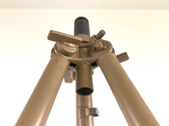 Dreibein 40 für MG Flugabwehr. Vereinfachte Ausführung des Dreibein 34. Neuzeitlich lackiert, die Klammern an den Beinen fehlen