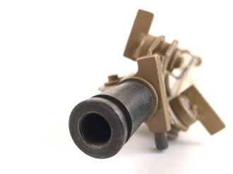 Dreibein 40 für MG Flugabwehr. Vereinfachte Ausführung des Dreibein 34. Neuzeitlich lackiert, die Klammern an den Beinen fehlen