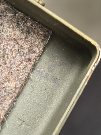 Batteriekasten ( Behälter für Stromquelle) unter anderem zum Entfernungsmesser 36. Überlackiertes Stück