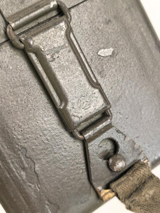 Batteriekasten ( Behälter für Stromquelle) unter anderem zum Entfernungsmesser 36. Überlackiertes Stück