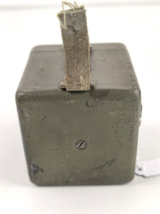 Batteriekasten ( Behälter für Stromquelle) unter anderem zum Entfernungsmesser 36. Überlackiertes Stück