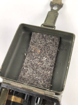 Batteriekasten ( Behälter für Stromquelle) unter anderem zum Entfernungsmesser 36. Überlackiertes Stück