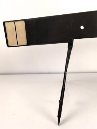 Berichtigungslatte zum Entfernungsmesser R36 der Wehrmacht, Hersteller Carl Zeiss Jena. Originale Tarnlackierung, ungereinigtes Stück