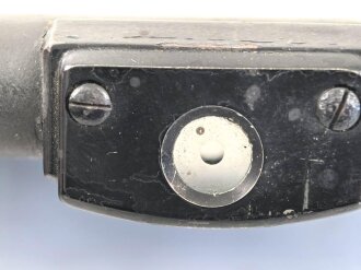 Berichtigungslatte zum Entfernungsmesser R36 der Wehrmacht, Hersteller Carl Zeiss Jena. Originale Tarnlackierung, ungereinigtes Stück