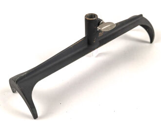 Lagergabel für Gestell zum Entfernungsmesser 36. Leichtmetall, das Hakenkreuz im WaA entnazifiziert, dann überlackiert