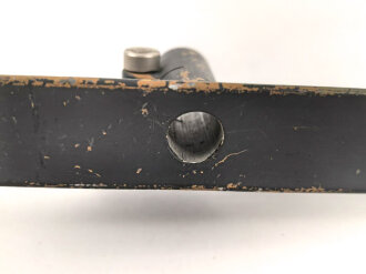 Lagergabel für Gestell zum Entfernungsmesser 36. Leichtmetall, das Hakenkreuz im WaA entnazifiziert, dann überlackiert