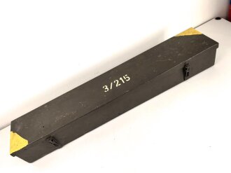 Transportkasten für  Entfernungsmesser R36 der Wehrmacht, Mehrfach überlackiertes Stück mit guter Inneneinteilung