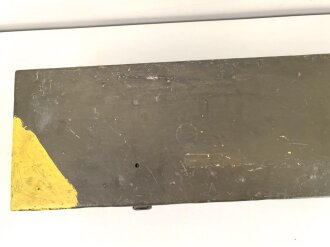 Transportkasten für  Entfernungsmesser R36 der Wehrmacht, Mehrfach überlackiertes Stück mit guter Inneneinteilung