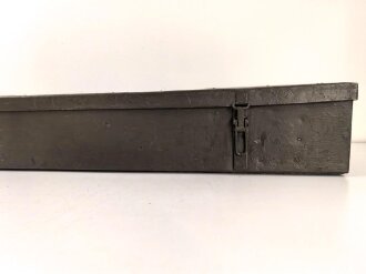 Transportkasten für  Entfernungsmesser R36 der Wehrmacht, Mehrfach überlackiertes Stück mit guter Inneneinteilung