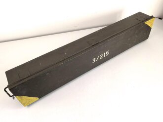 Transportkasten für  Entfernungsmesser R36 der Wehrmacht, Mehrfach überlackiertes Stück mit guter Inneneinteilung