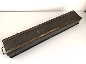Transportkasten für  Entfernungsmesser R36 der Wehrmacht, Mehrfach überlackiertes Stück mit guter Inneneinteilung