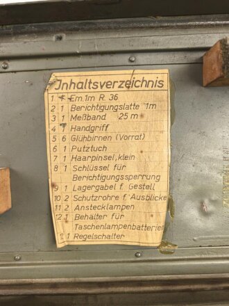 Transportkasten für  Entfernungsmesser R36 der Wehrmacht, Mehrfach überlackiertes Stück mit guter Inneneinteilung