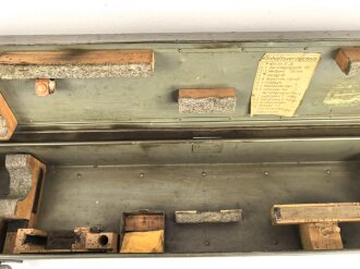Transportkasten für  Entfernungsmesser R36 der Wehrmacht, Mehrfach überlackiertes Stück mit guter Inneneinteilung