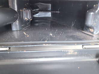 Behälter mit Stützen zum Entfernungsmesser 36 . Als überlackiert, darunter sandfarbener Originallack.