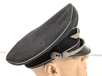 Luftwaffe, Schirmmütze des Leutnant Freitag, Feldpostnummer L 35551 Jagdgeschwader 52. Kopfgrösse gemessen 55. Stark getragenes Stück , der Mützenkörper mehrfach gebrochen,