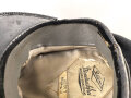 Luftwaffe, Schirmmütze des Leutnant Freitag, Feldpostnummer L 35551 Jagdgeschwader 52. Kopfgrösse gemessen 55. Stark getragenes Stück , der Mützenkörper mehrfach gebrochen,