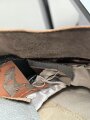 Luftwaffe, Schirmmütze des Leutnant Freitag, Feldpostnummer L 35551 Jagdgeschwader 52. Kopfgrösse gemessen 55. Stark getragenes Stück , der Mützenkörper mehrfach gebrochen,