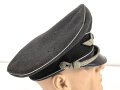 Luftwaffe, Schirmmütze des Leutnant Freitag, Feldpostnummer L 35551 Jagdgeschwader 52. Kopfgrösse gemessen 55. Stark getragenes Stück , der Mützenkörper mehrfach gebrochen,