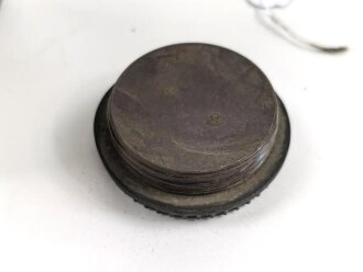 Karbid Behälter aus Preßstoff zur Einheitslaterne der Wehrmacht. Ungereinigtes Stück