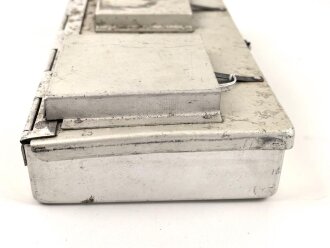 Ersatzteilkasten für den Laternenkasten Fu51 der Wehrmacht . Für die Einheitslaterne Preßstoff.. Ungereinigt