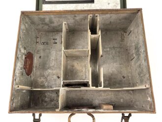 Fu51 ( Laternen ) Metallkasten mit Einsätzen. Originallack. Datiert 1941, ungereinigtes Stück, für die Einheitslaterne Preßstoff. Originallack, ungereinigtes Stück
